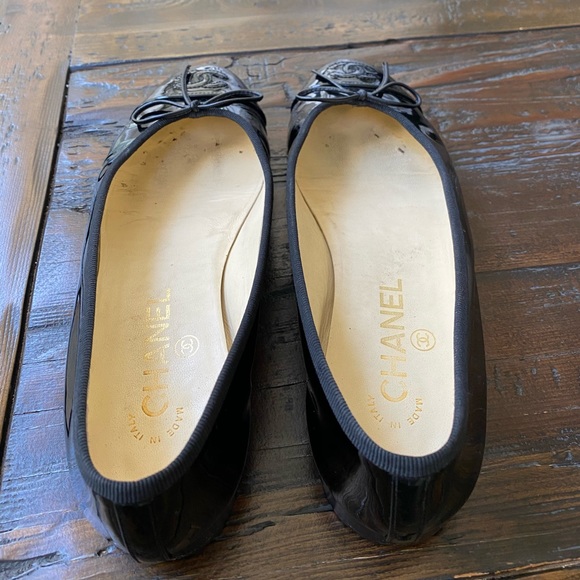 CHANEL black patent ballet flats, 37.5, OG box - Picture 3 of 11